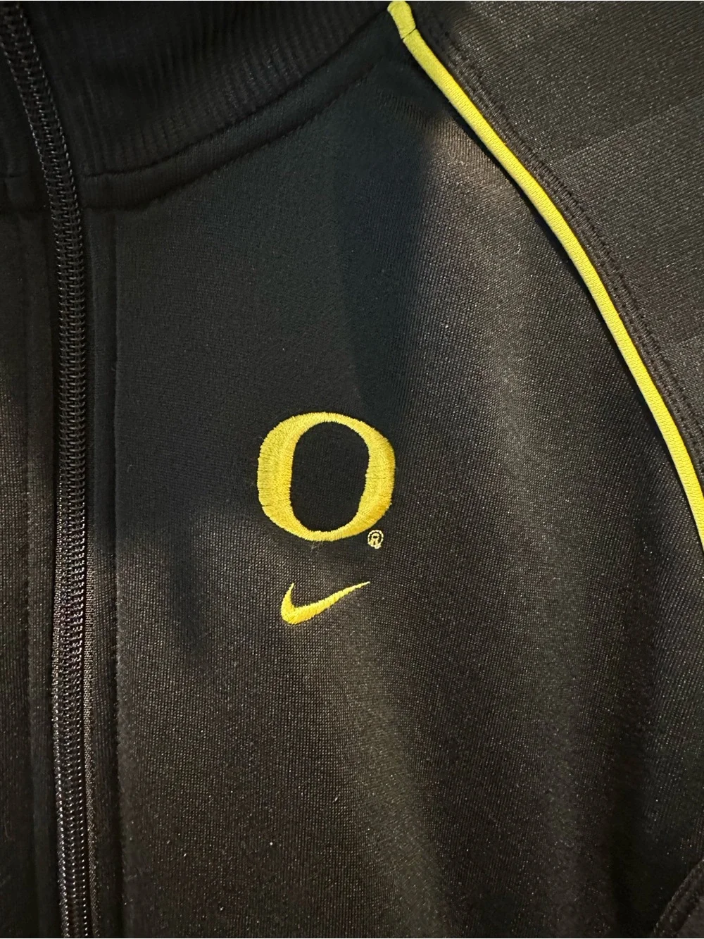 Nike Oregon Black Full-Zip Athletic Jacket with Yellow Piping Youth Large